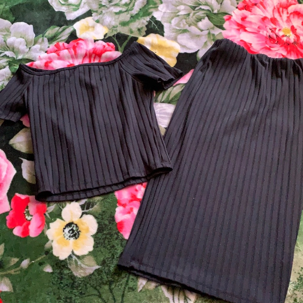 Black lined 2 piece